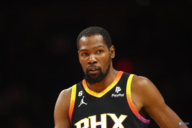 在此话语的 在此话语的